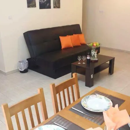 Apartment Newly Remodelled Apartment, Pool, Sauna And Gym